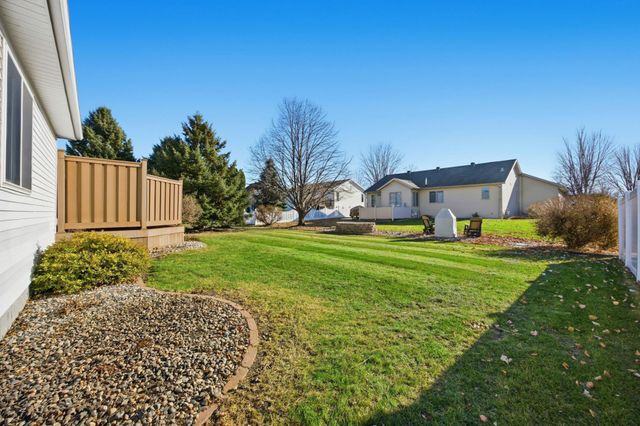 1102 46th Avenue N, Fargo, ND 58102