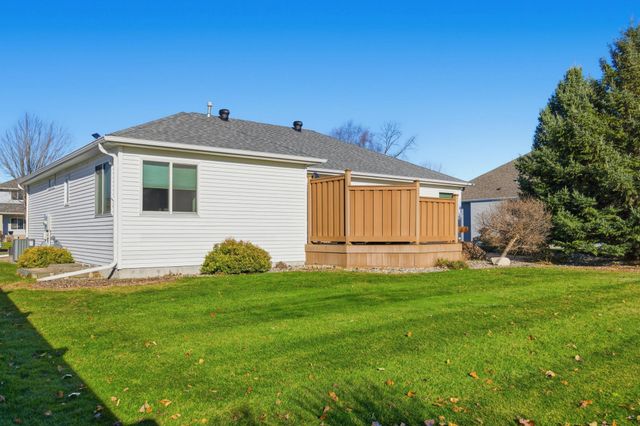 1102 46th Avenue N, Fargo, ND 58102