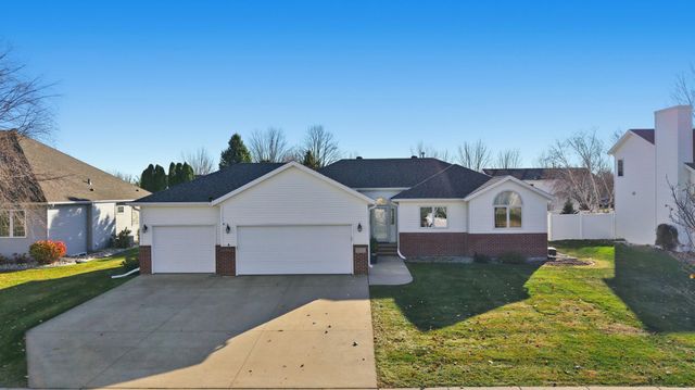 1102 46th Avenue N, Fargo, ND 58102