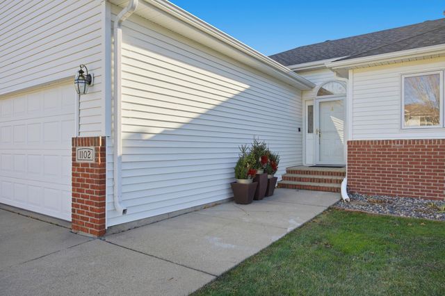 1102 46th Avenue N, Fargo, ND 58102