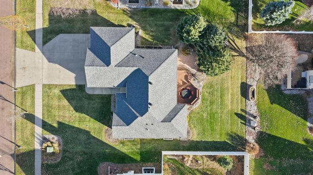 1102 46th Avenue N, Fargo, ND 58102