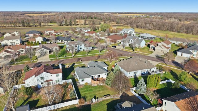 1102 46th Avenue N, Fargo, ND 58102