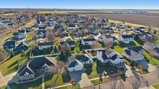 1102 46th Avenue N, Fargo, ND 58102