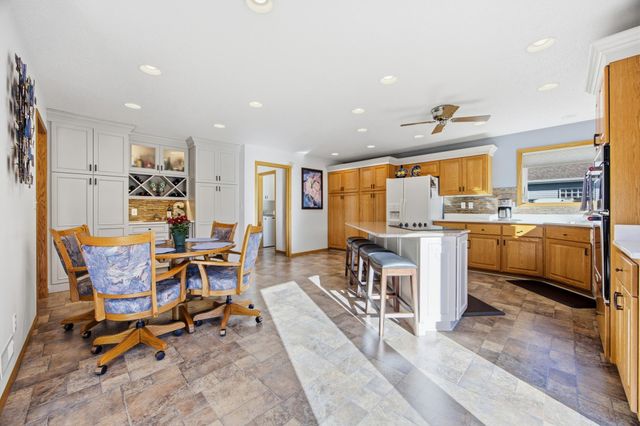 1102 46th Avenue N, Fargo, ND 58102