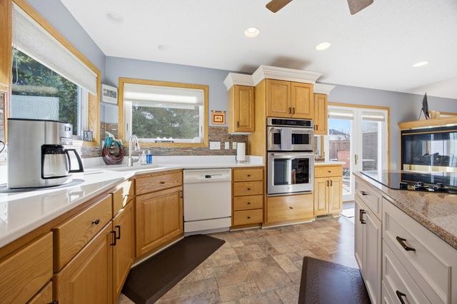 1102 46th Avenue N, Fargo, ND 58102