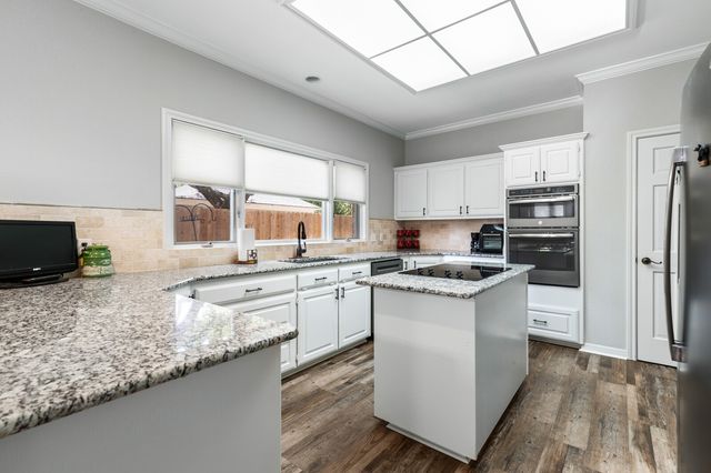 711 South Harrison Street, West, TX 76691