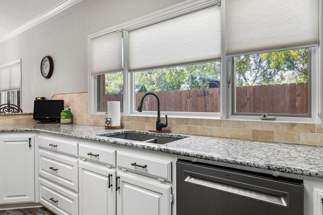 711 South Harrison Street, West, TX 76691