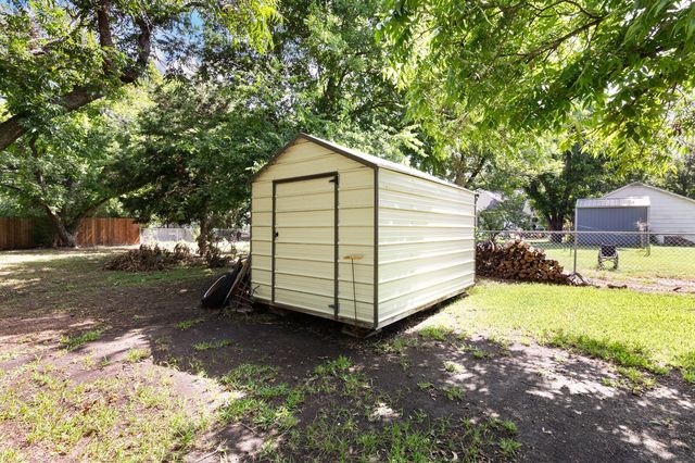 711 South Harrison Street, West, TX 76691