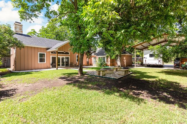 711 South Harrison Street, West, TX 76691