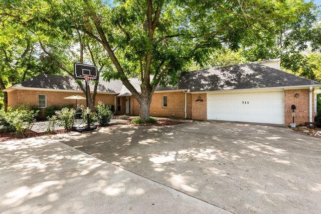 711 South Harrison Street, West, TX 76691