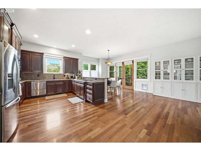 1115 Se MALL St, Portland, OR 97202