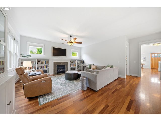 1115 Se MALL St, Portland, OR 97202