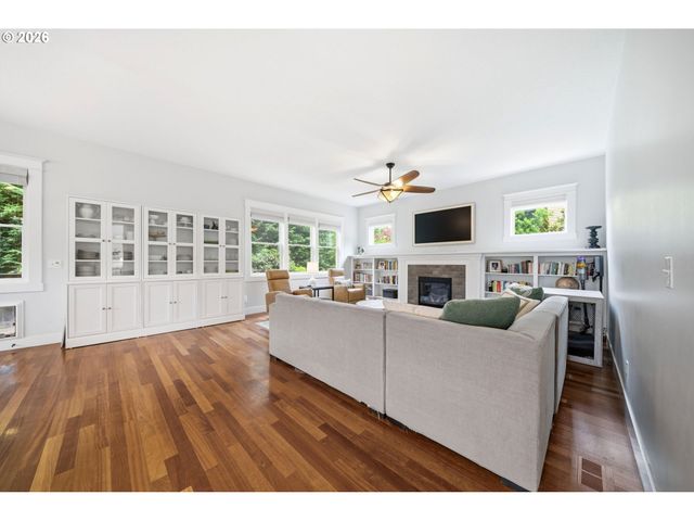 1115 Se MALL St, Portland, OR 97202