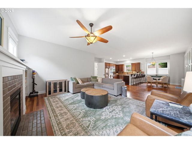 1115 Se MALL St, Portland, OR 97202