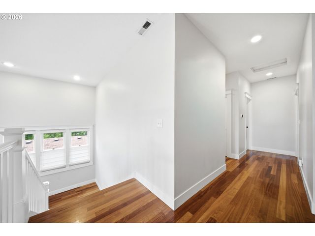 1115 Se MALL St, Portland, OR 97202