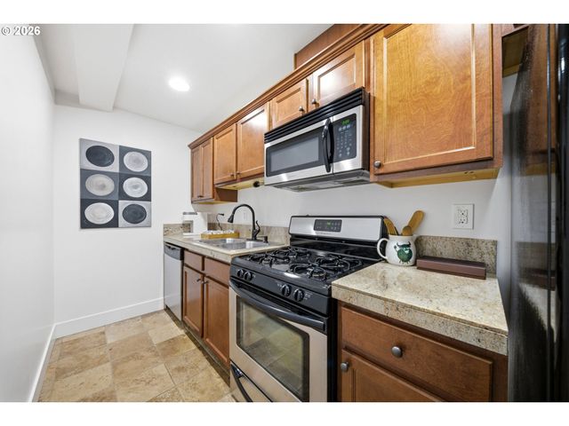 1115 Se MALL St, Portland, OR 97202