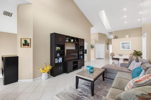 6143 Greenspointe Drive, Boynton Beach, FL 33437