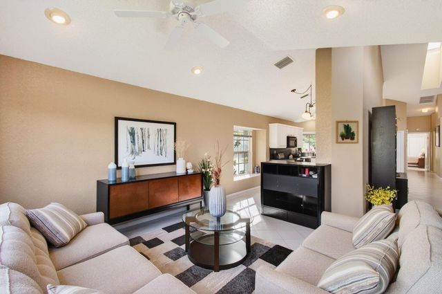 6143 Greenspointe Drive, Boynton Beach, FL 33437