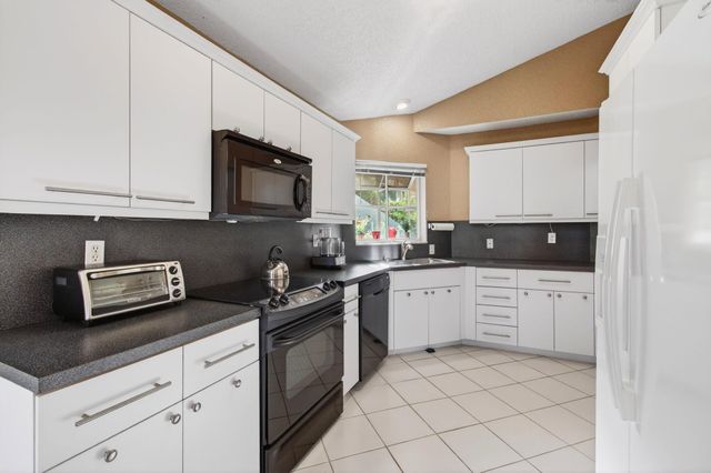 6143 Greenspointe Drive, Boynton Beach, FL 33437