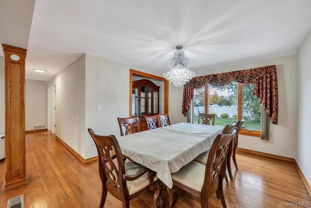 30 Andover Lane, Hicksville, NY 11801