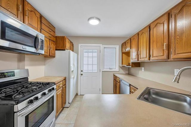 30 Andover Lane, Hicksville, NY 11801