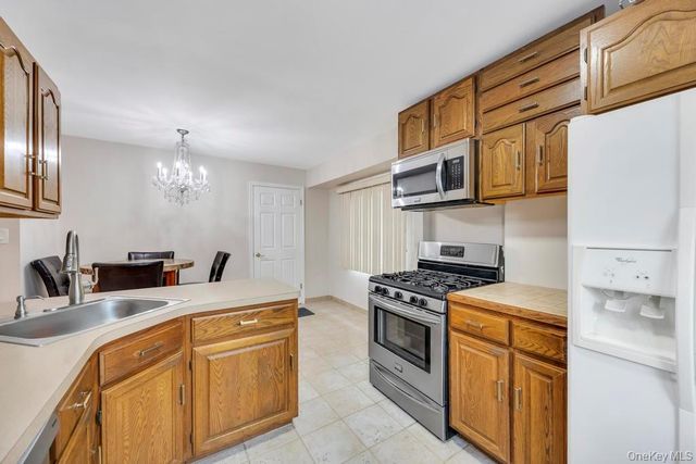 30 Andover Lane, Hicksville, NY 11801