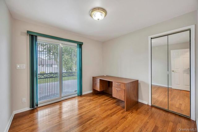 30 Andover Lane, Hicksville, NY 11801