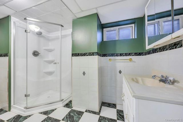 30 Andover Lane, Hicksville, NY 11801