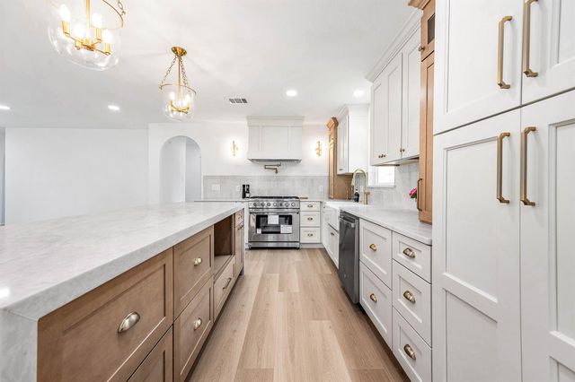 10814 Moonlight Drive, Houston, TX 77096