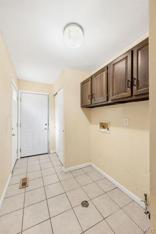 16083 Meadow Oak Drive, Chesterfield, MO 63017