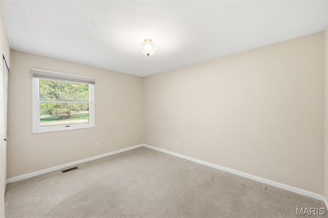 16083 Meadow Oak Drive, Chesterfield, MO 63017