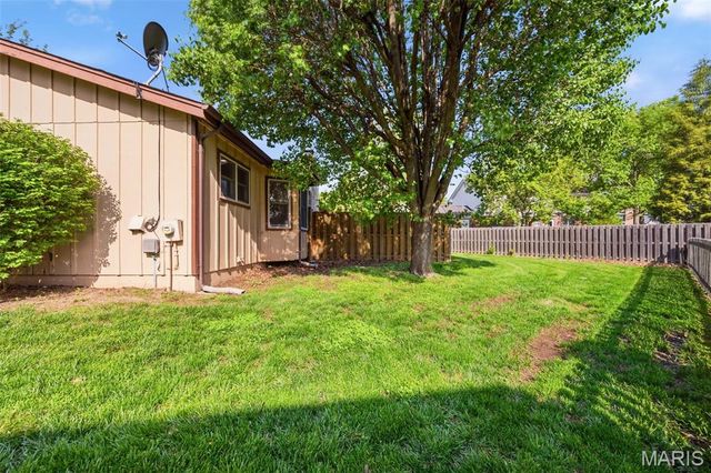 16083 Meadow Oak Drive, Chesterfield, MO 63017