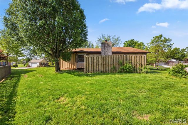 16083 Meadow Oak Drive, Chesterfield, MO 63017
