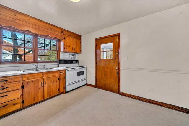 919 LOGAN ST, Salem, VA 24153