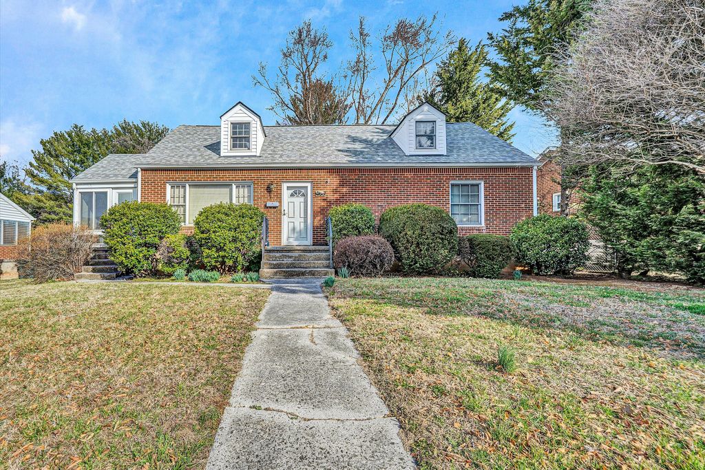 919 LOGAN ST, Salem, VA 24153