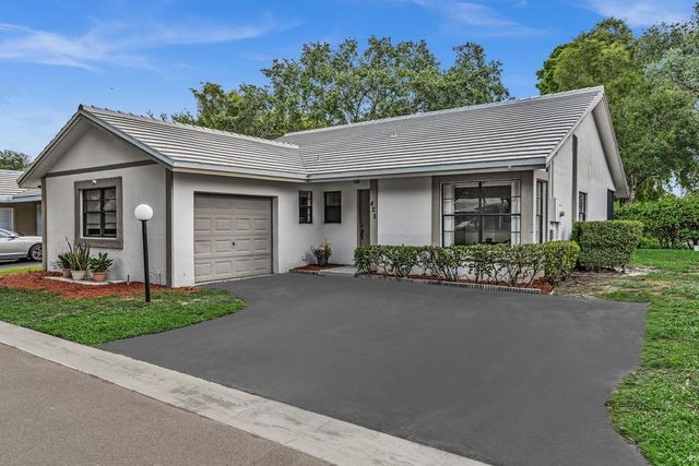 425 Shadow Wood Lane, Coral Springs, FL 33071