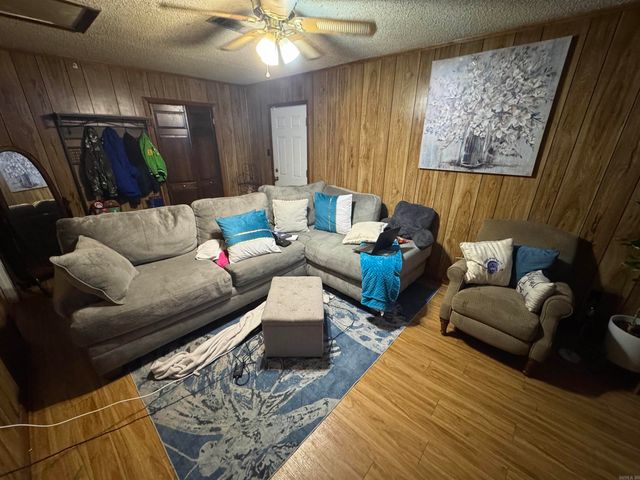 1009 Towering Oaks Dr, Jacksonville, AR 72076