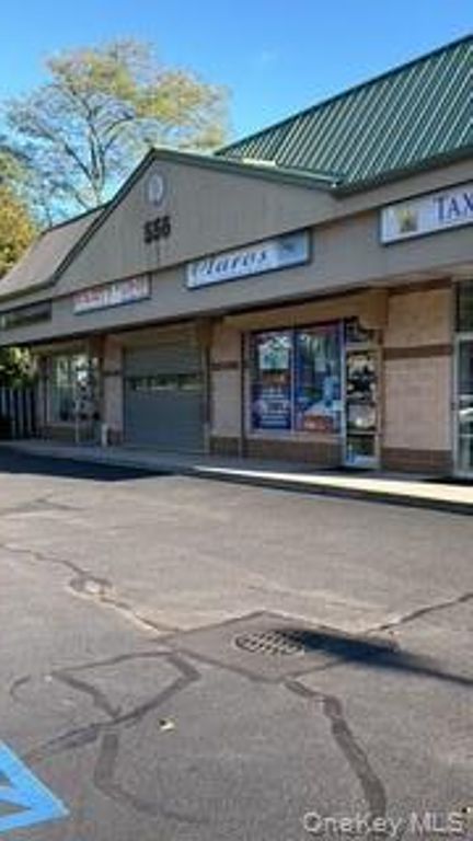 556 Suffolk Avenue Unit B, Brentwood, NY 11717 — photo 2