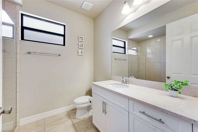 1221 Briarwood CT, Naples, FL 34104