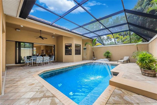 1221 Briarwood CT, Naples, FL 34104