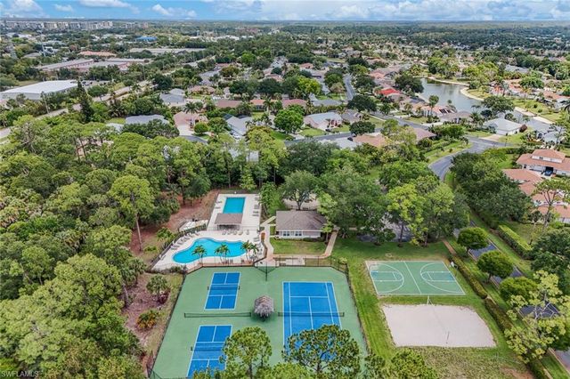 1221 Briarwood CT, Naples, FL 34104