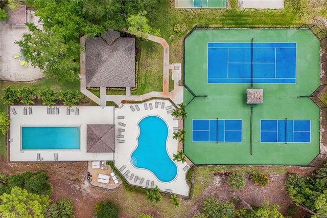 1221 Briarwood CT, Naples, FL 34104
