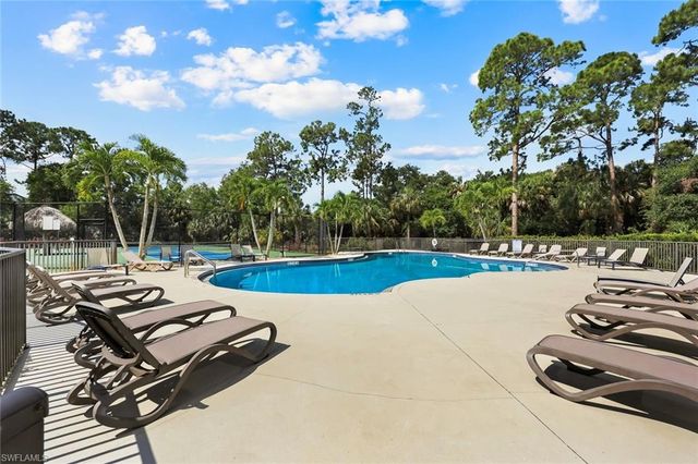 1221 Briarwood CT, Naples, FL 34104