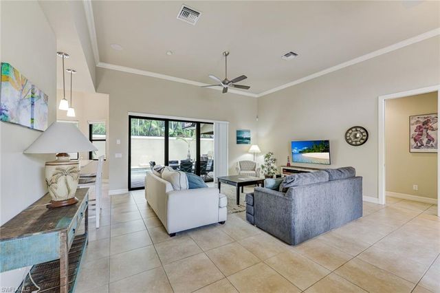 1221 Briarwood CT, Naples, FL 34104