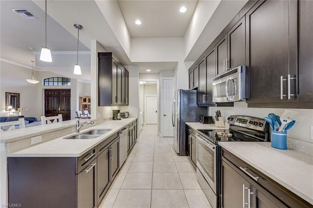1221 Briarwood CT, Naples, FL 34104