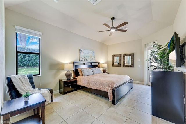 1221 Briarwood CT, Naples, FL 34104