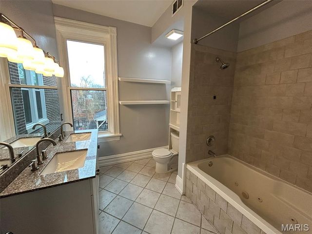 2643 Wyoming Street, St Louis, MO 63118