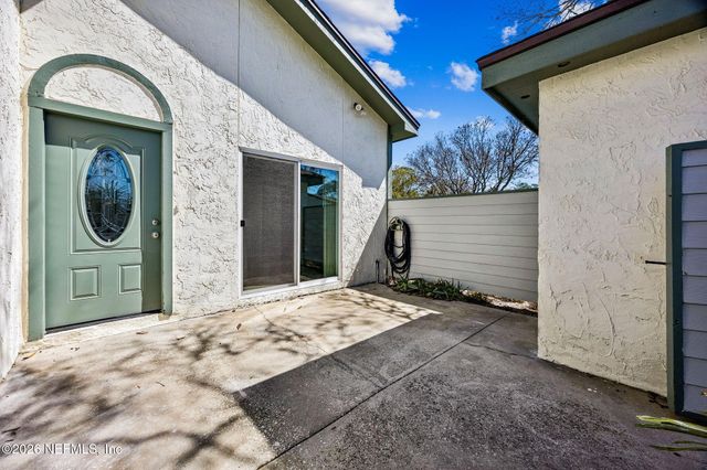 2102 CHALLENGER Court E 2102, Atlantic Beach, FL 32233