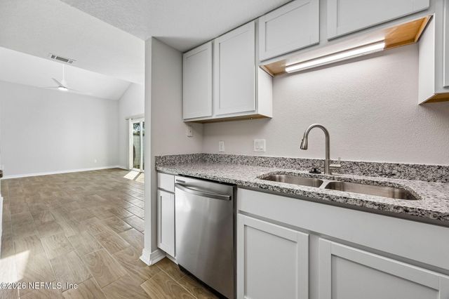 2102 CHALLENGER Court E 2102, Atlantic Beach, FL 32233