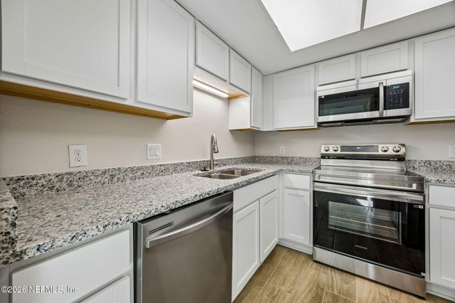 2102 CHALLENGER Court E 2102, Atlantic Beach, FL 32233